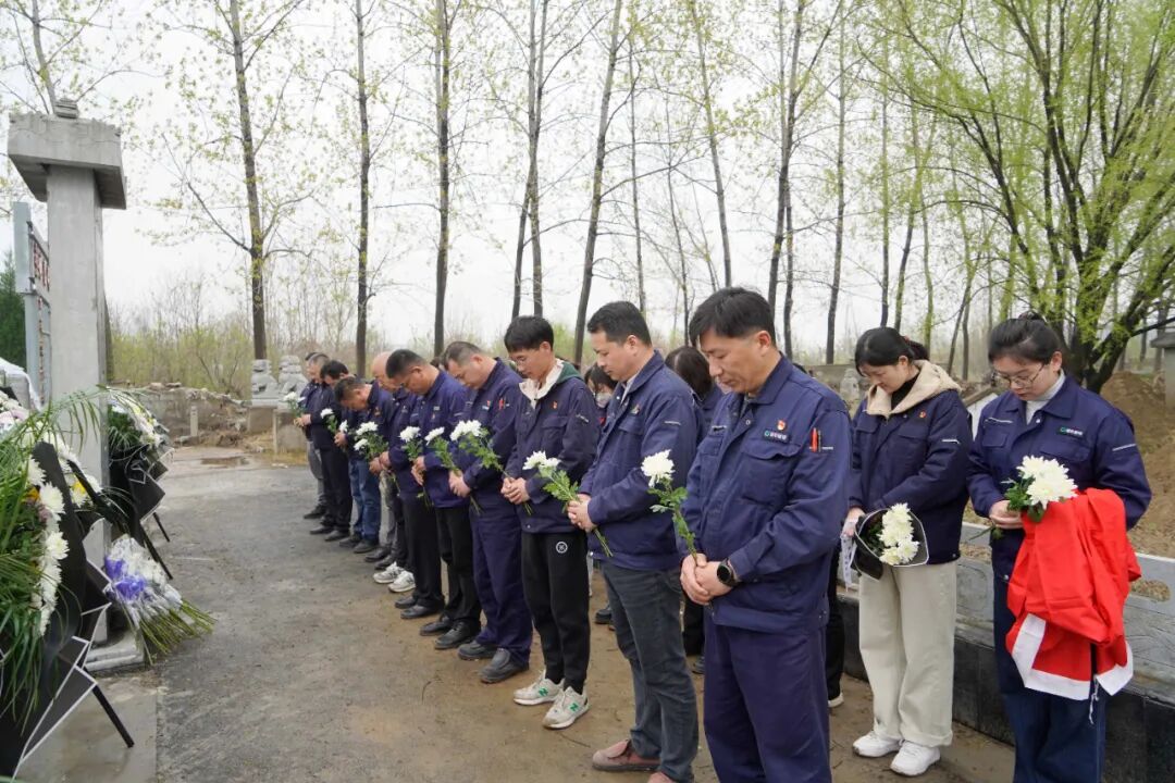 缅怀革命先烈 传承红色精神 (4).JPG