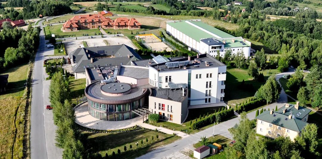 波兰热舒夫信息技术与管理大学dba学位班优秀学员和衫分享斜杆青年的