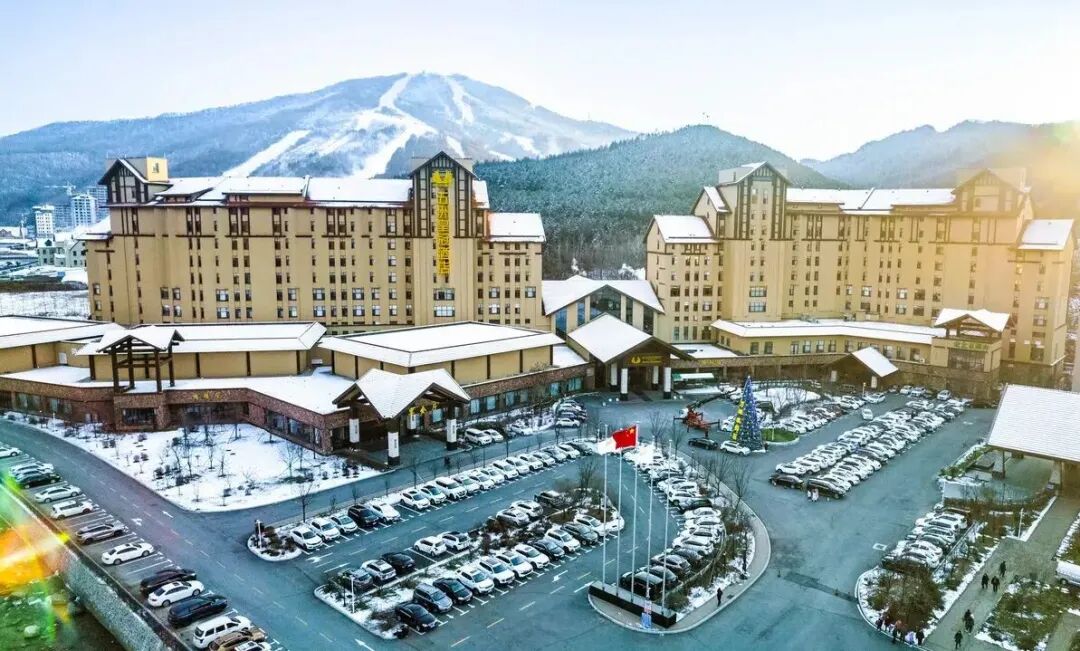 万峰通化滑雪度假区早鸟滑雪套餐399元起 2大1小含雪具至2027年