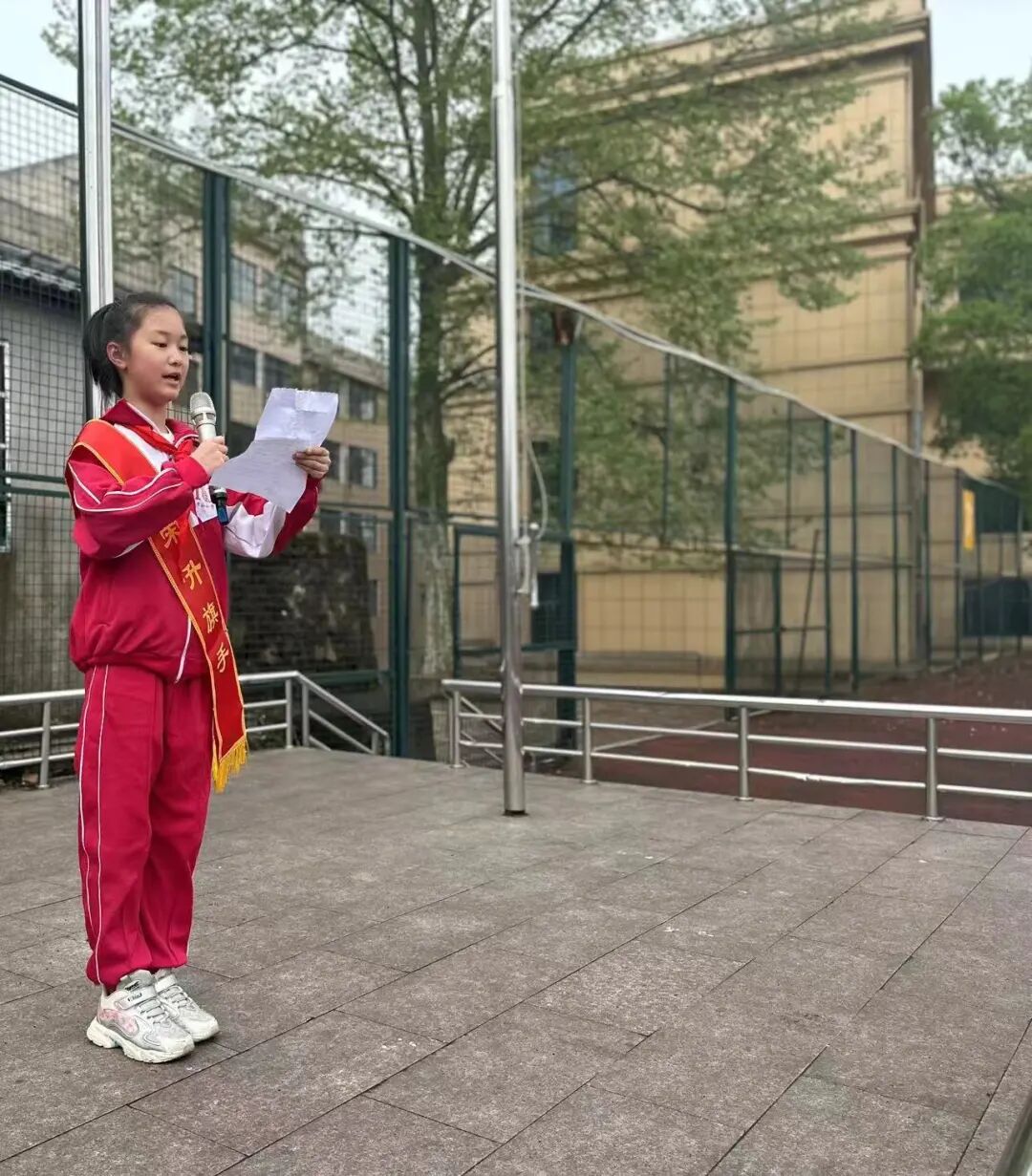 玉山县瑾山小学开展清明节祭英烈主题活动