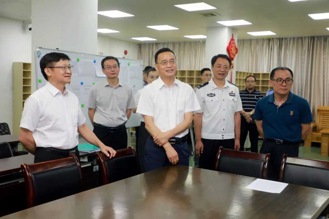 2025年6月5日，市委书记张爱军到国家教育考试肇庆市指挥中心调研高考备考工作。肇庆市融媒体中心记者 刘春林 摄.JPG