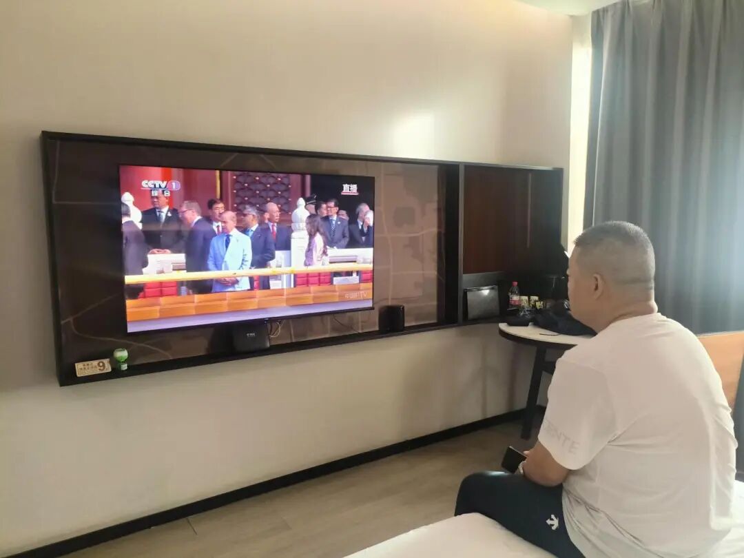 马吉伟 高彪 出差观看(1).jpg