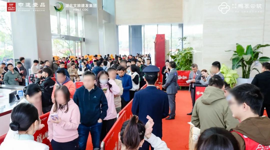 深圳再现千人抢房子