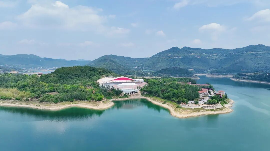 至20日在南部县升钟湖风景区举行20个国家近千名运动员参赛在这个秋天