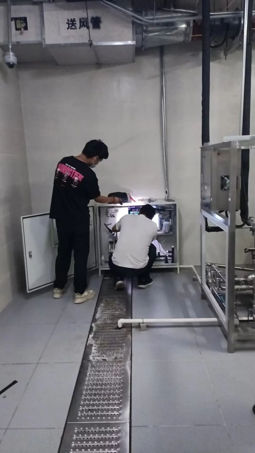 Bebur巴倍尔多参数水质分析仪（余氯/浊度/pH/硬度）在管道直饮水系统中的应用