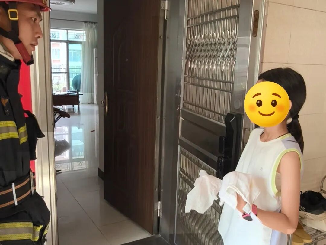 女孩讲述自救过程。图源：广东消防