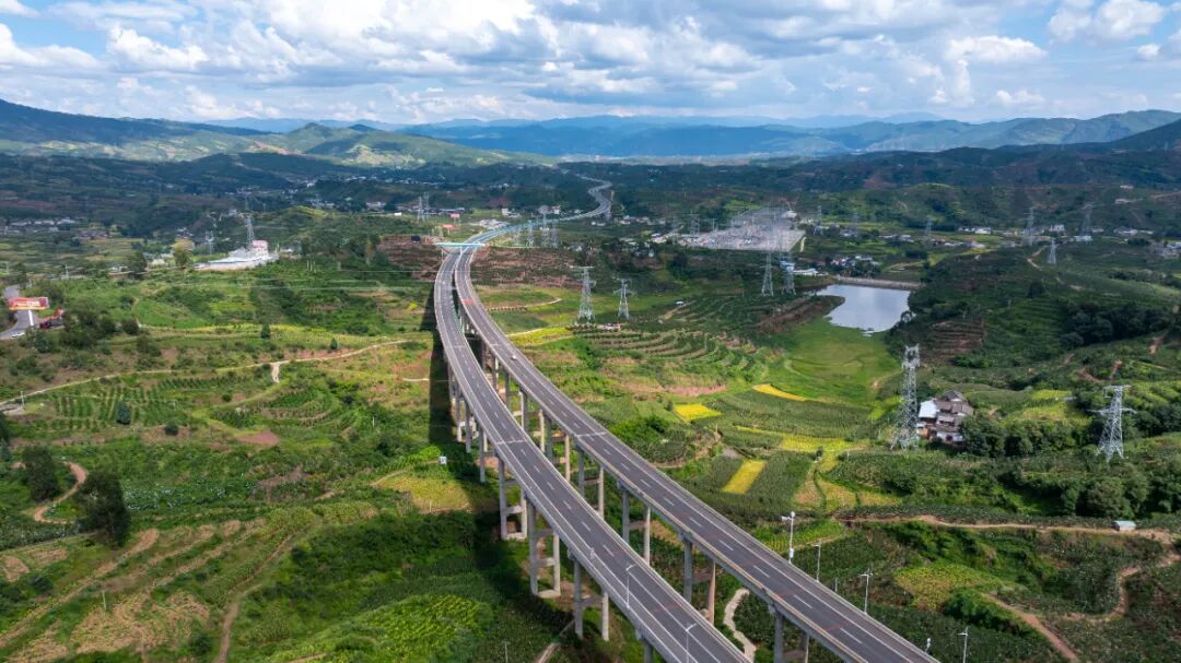 会东 2025 彝族火把节：以火为媒，70.21 亿签约点燃产业发展新引擎插图2