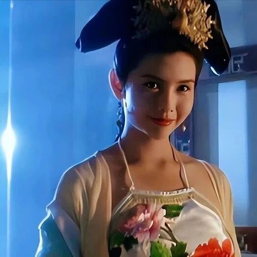 邱淑贞女儿沈月,大骨架好丰满的身材,比妈妈还漂亮,最美星二代