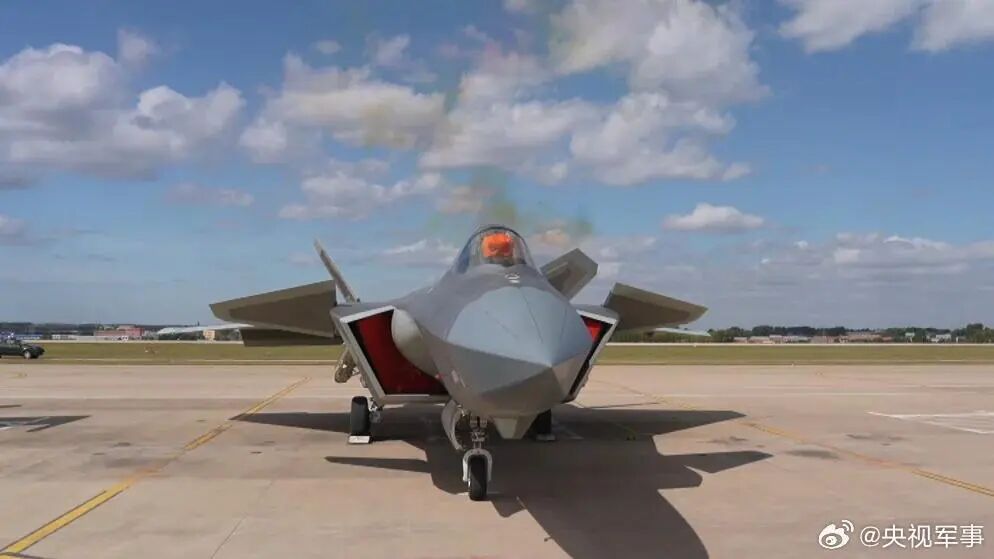 歼-20静态展示侧面