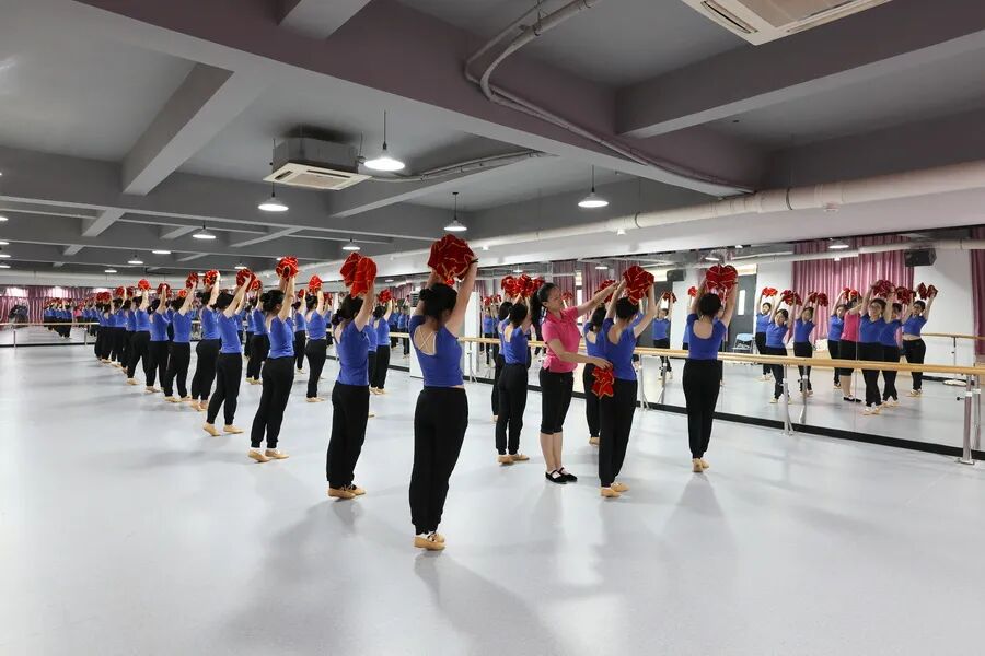 高鐵乘務(wù)專業(yè)錄取分?jǐn)?shù)線_2023年高鐵空乘專業(yè)學(xué)校錄取分?jǐn)?shù)線_空乘高鐵乘務(wù)專業(yè)學(xué)校