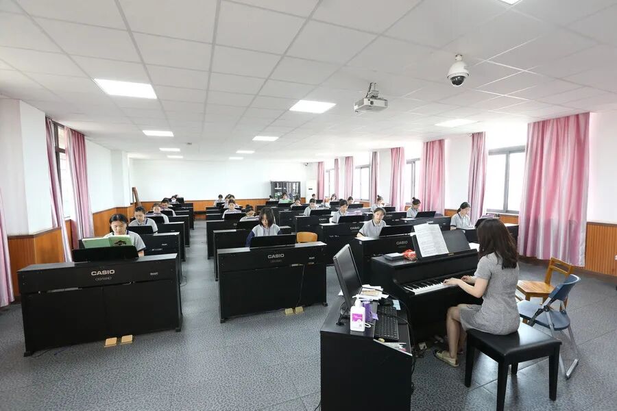 2023年高鐵空乘專業(yè)學(xué)校錄取分?jǐn)?shù)線_高鐵乘務(wù)專業(yè)錄取分?jǐn)?shù)線_空乘高鐵乘務(wù)專業(yè)學(xué)校