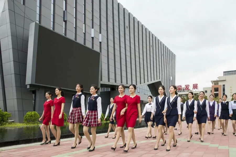 高鐵乘務(wù)專業(yè)錄取分?jǐn)?shù)線_2023年高鐵空乘專業(yè)學(xué)校錄取分?jǐn)?shù)線_空乘高鐵乘務(wù)專業(yè)學(xué)校