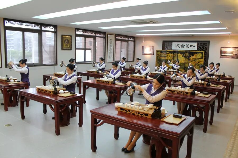 空乘高鐵乘務(wù)專業(yè)學(xué)校_高鐵乘務(wù)專業(yè)錄取分?jǐn)?shù)線_2023年高鐵空乘專業(yè)學(xué)校錄取分?jǐn)?shù)線