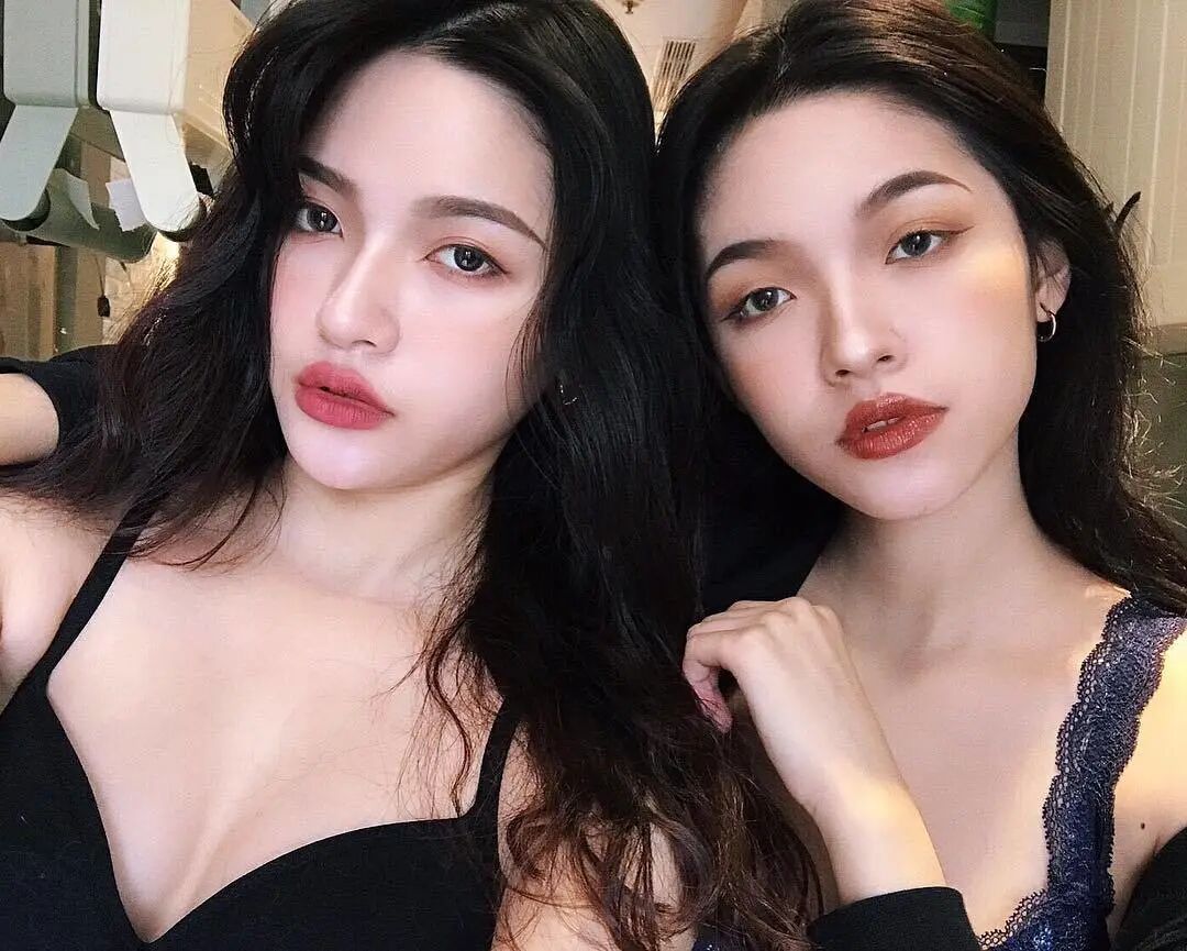 【美女】辣台妹来了，这对尤物双胞胎的“偷心穿搭”火爆ins，大胸翘臀电晕网友！（组图） - 27
