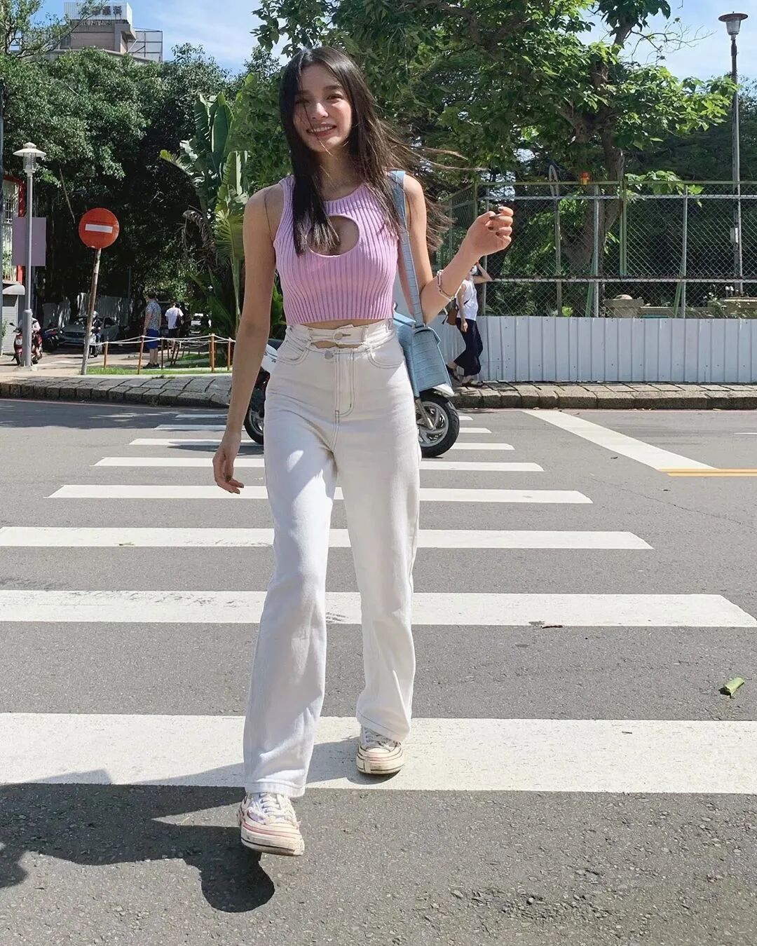 【美女】辣台妹来了，这对尤物双胞胎的“偷心穿搭”火爆ins，大胸翘臀电晕网友！（组图） - 44
