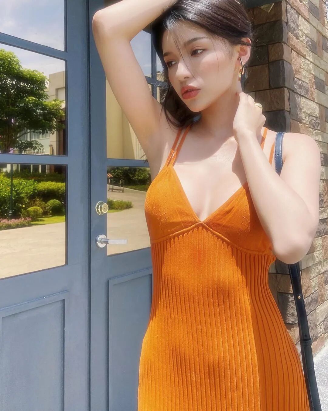 【美女】辣台妹来了，这对尤物双胞胎的“偷心穿搭”火爆ins，大胸翘臀电晕网友！（组图） - 31