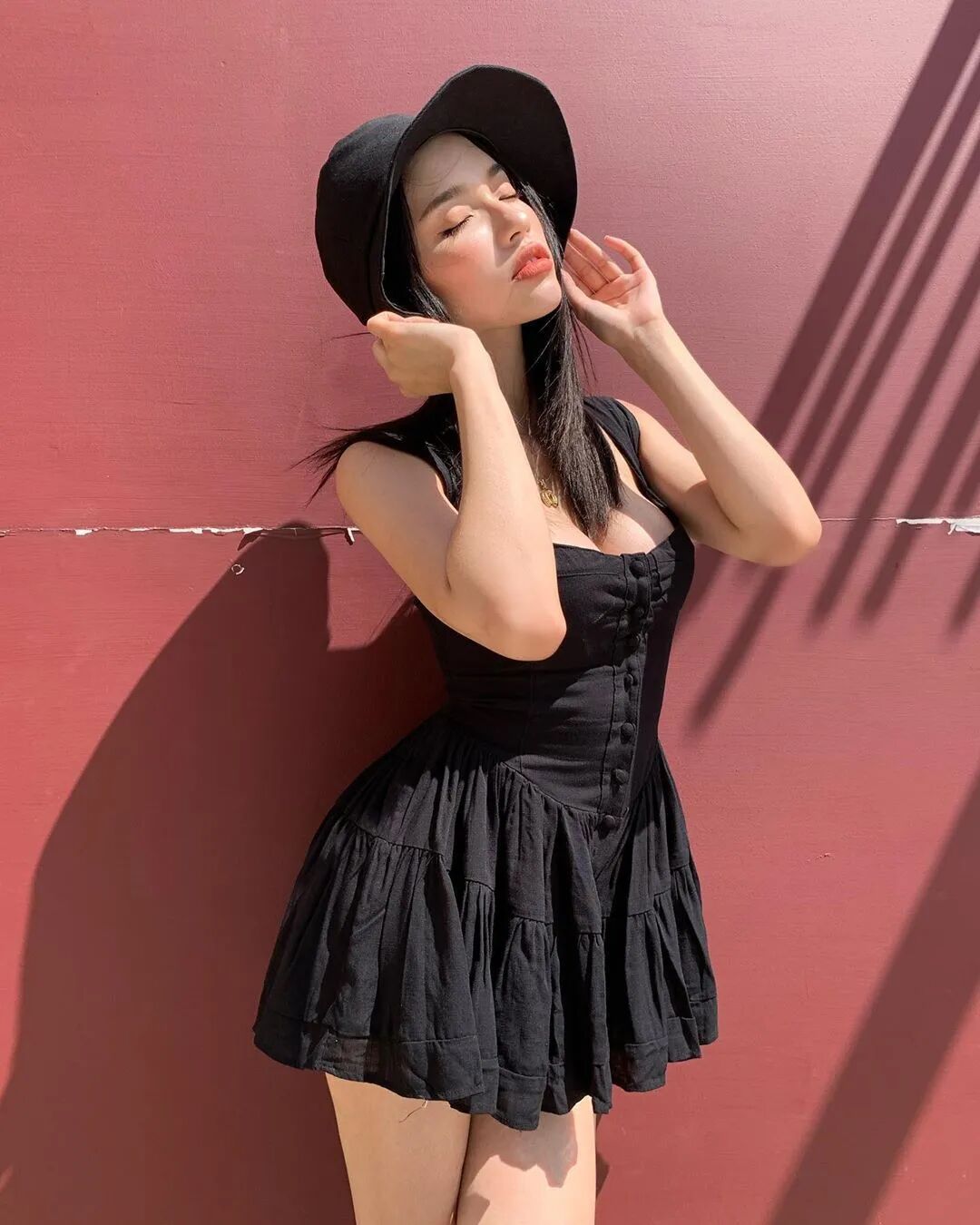 【美女】辣台妹来了，这对尤物双胞胎的“偷心穿搭”火爆ins，大胸翘臀电晕网友！（组图） - 32