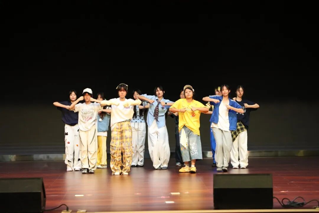学生表演节目 (2).JPG