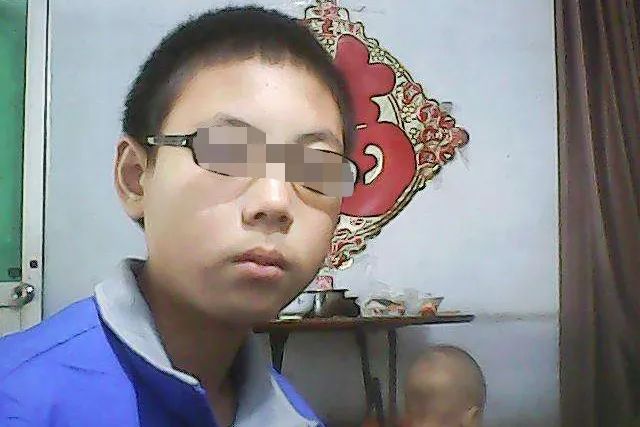 15岁少年的愤怒，厦门一学生砍父母致母死父伤，原因发人深省