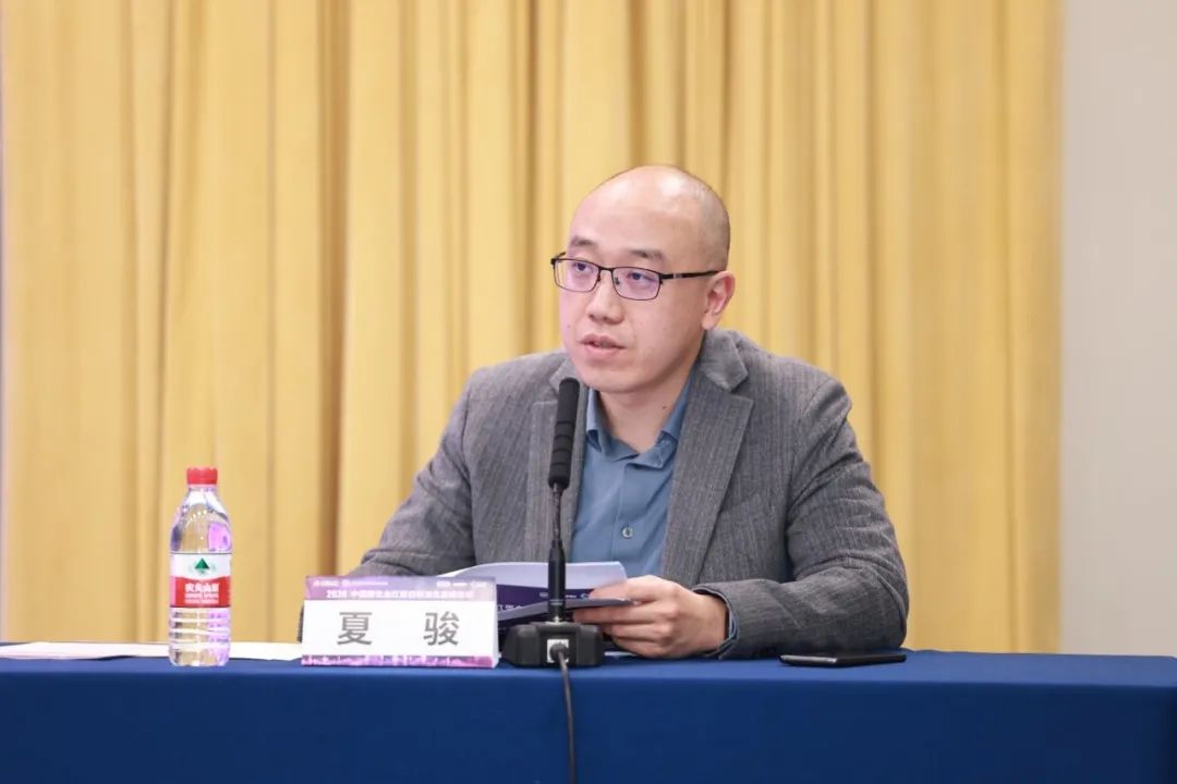 汇聚专业医学学术知识,提供线上线下整体解决方案