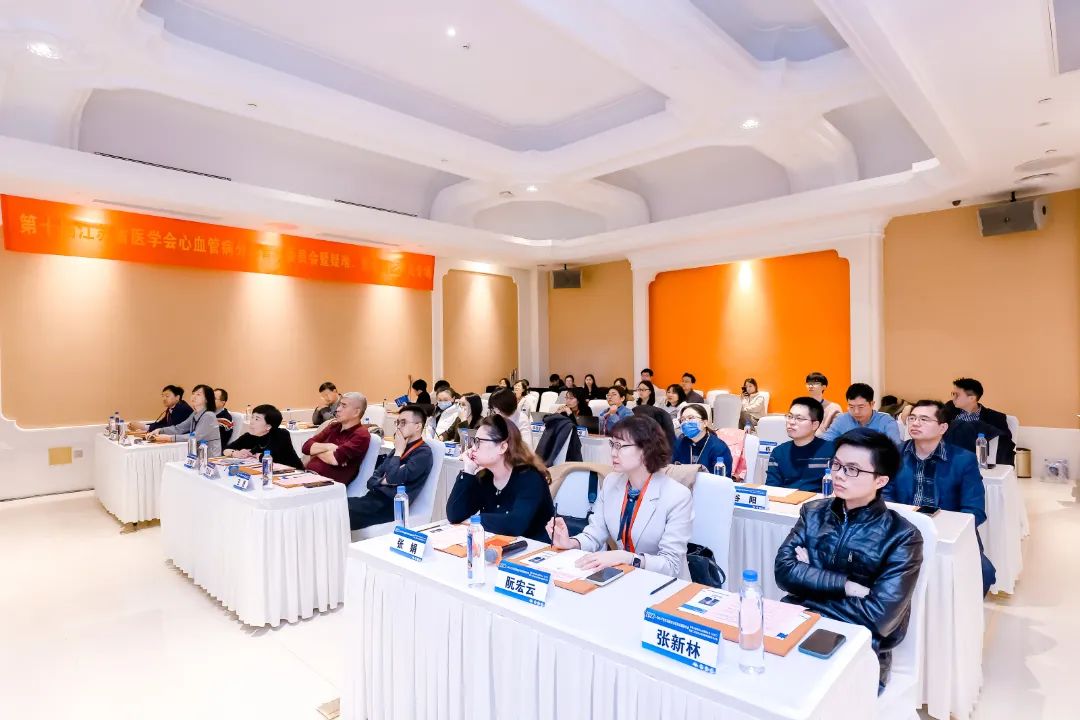 汇聚专业医学学术知识,提供线上线下整体解决方案