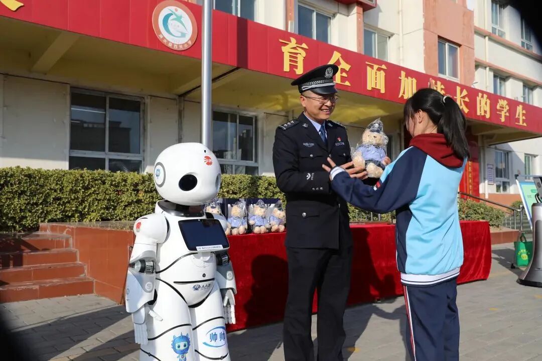 小律智能机器人：“传统+现代”多场景应用，助推现代警务提速增效