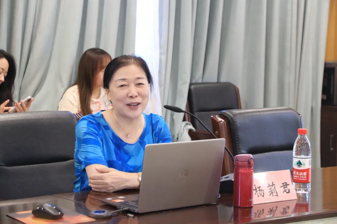 杨莉君 (选)_副本.jpg