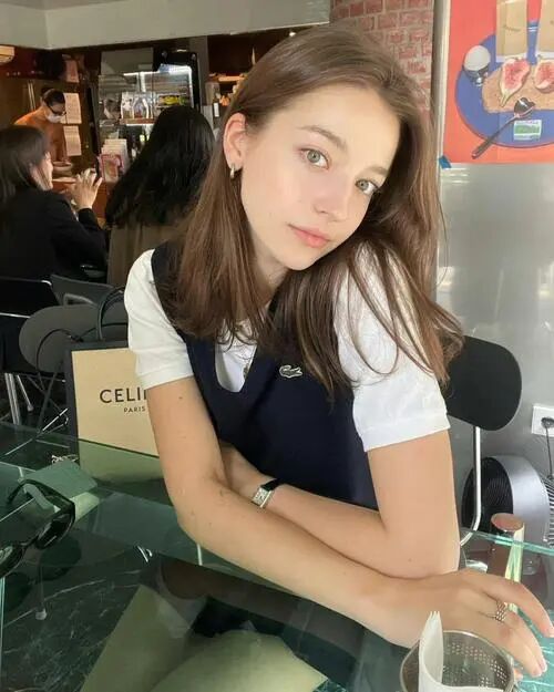 天使面孔魔鬼身材:俄罗斯美少女angelina的修炼之旅