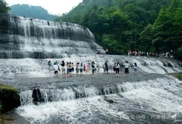 古蔺“三色文化之旅”启幕 首站黄荆风景区燃情迎客