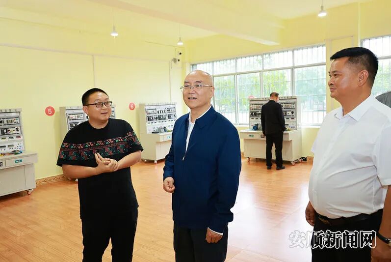 胡吉宏到平坝区调研就业工作