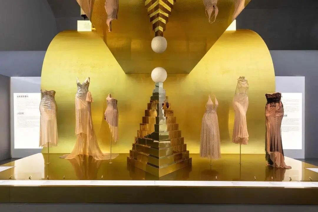 最頭條 | 「克裡斯汀·Dior：夢之設計師」展： 不僅僅是一場感官美夢 時尚 第13張
