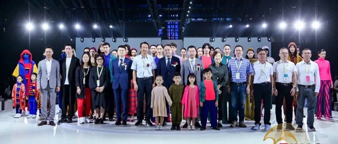 “繁花似锦”感受纱线魅力，中国视角引领全球潮流 新澳2022-2023秋冬新品上市会暨三十周年庆在深圳举行