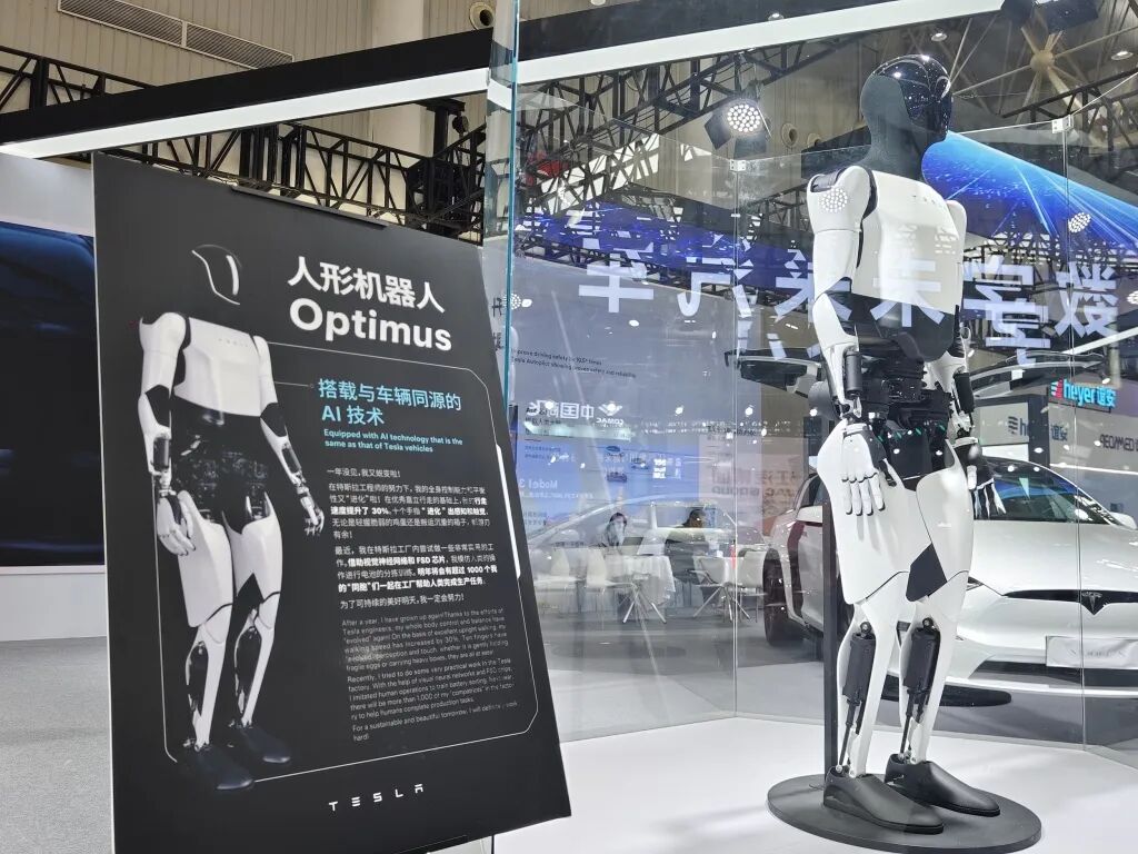 特斯拉Optimus人形机器人