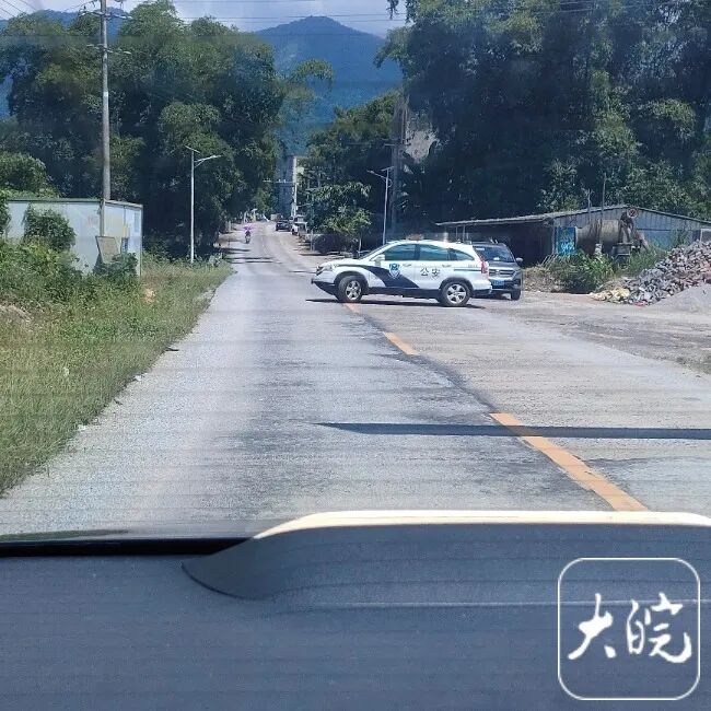 广西致5死1伤命案嫌犯逃进大山！进村盘山路民警每50米值守，村民“不敢上山”……