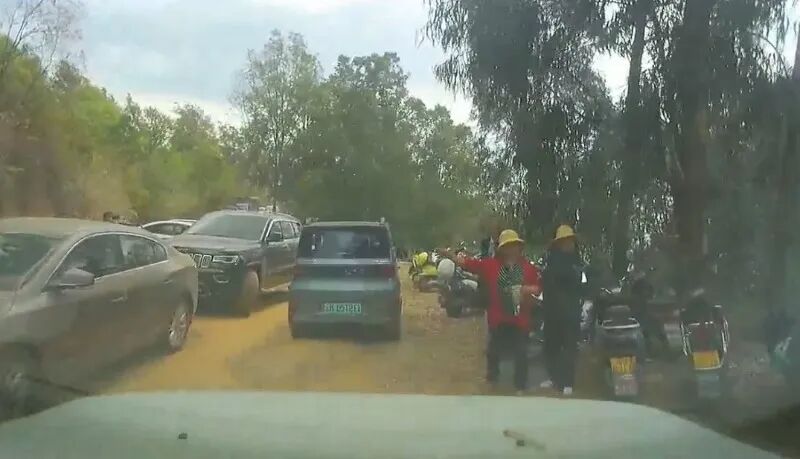 “此路是我开”！云南一地村民强收50元车辆过路费？村干部最新回应