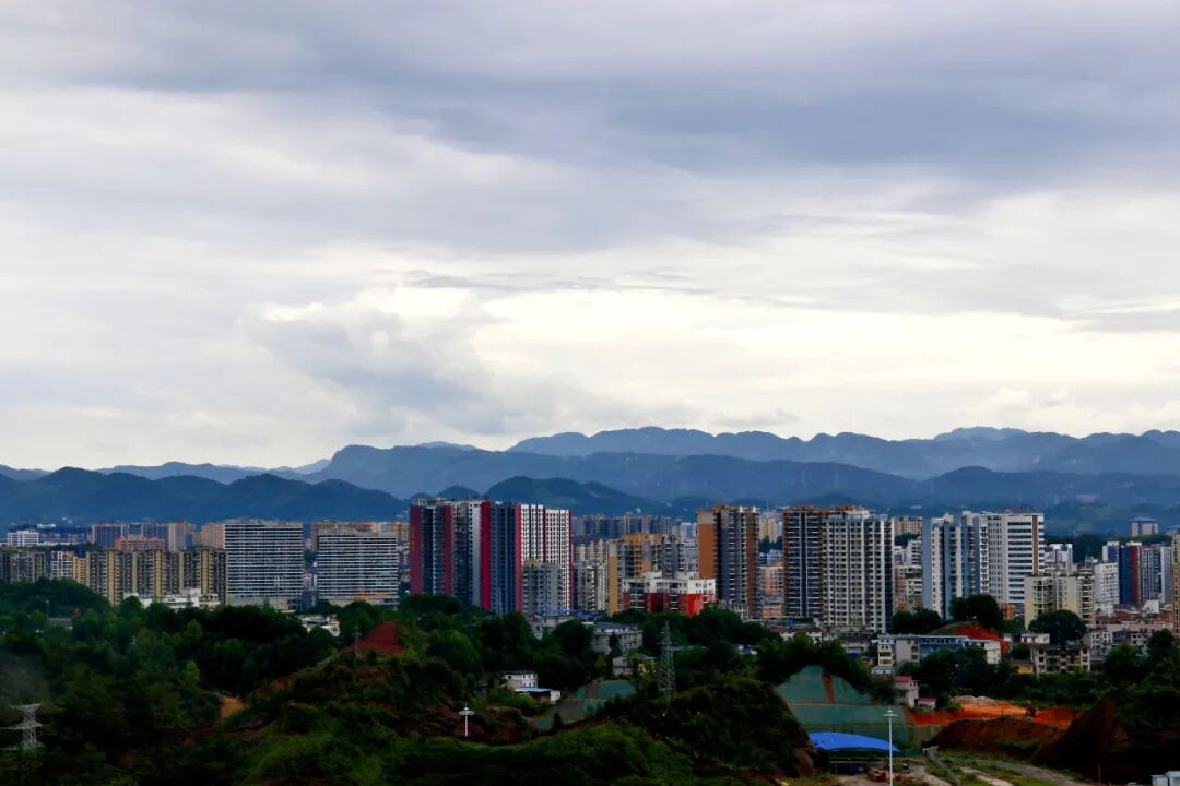 大盘点太好了高旗大道要通车了带你看路面铺设现场