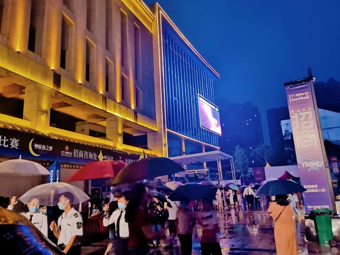 礼物用车拖地摊儿免费吃恩施人的夜太野太奢