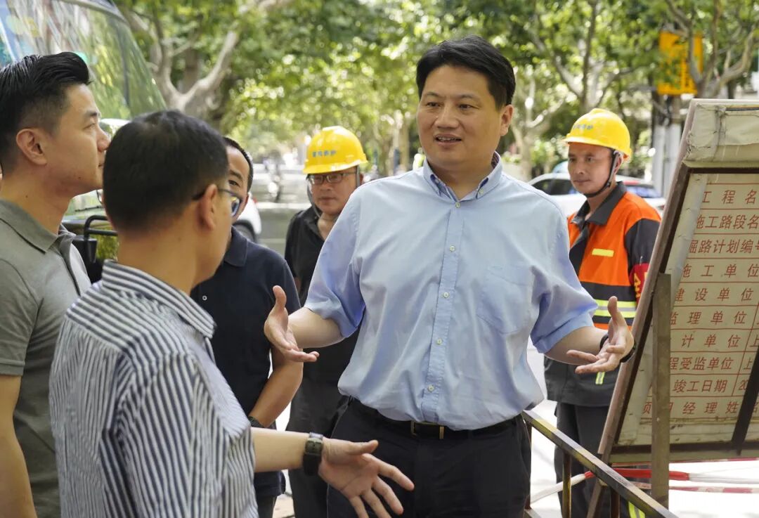 姜爱锋一行实地察看了易积水点治理状况和项目安全生产工作等情况