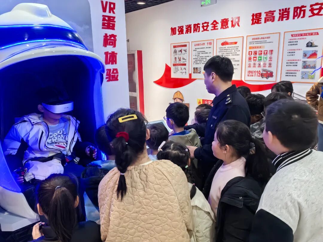 平安社区妇联开展沉浸式消防体验研学活动.jpg