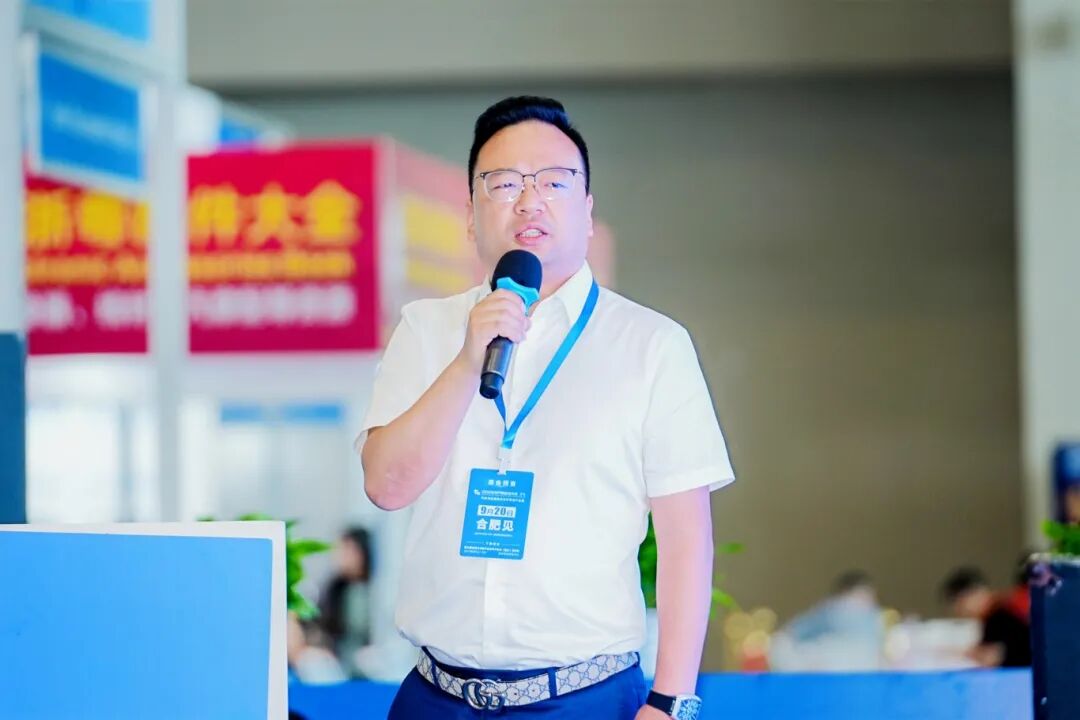 胡浩.JPG