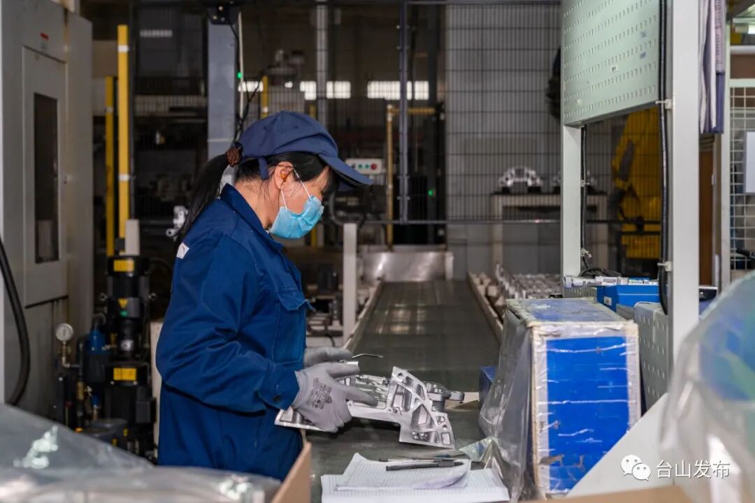 各大媒体聚焦台山战“疫”企业