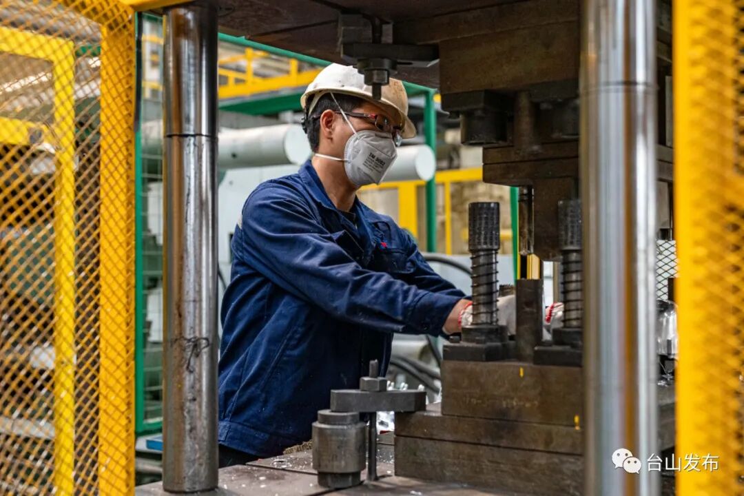 各大媒体聚焦台山战“疫”企业