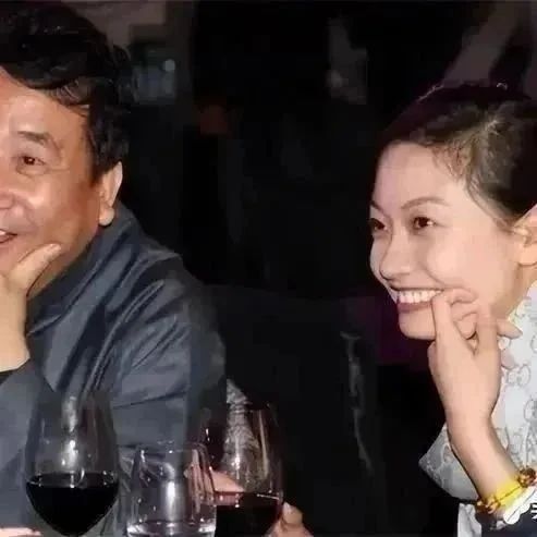父亲姜昆掐断她明星梦,被郭德纲造黄谣后,45岁依旧单身