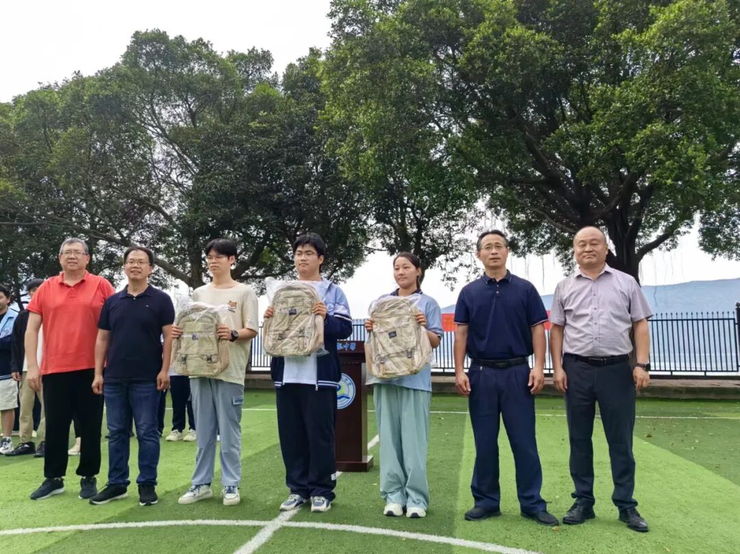 十八而志,大任始承——福清东张中学2024届高三成人礼活动