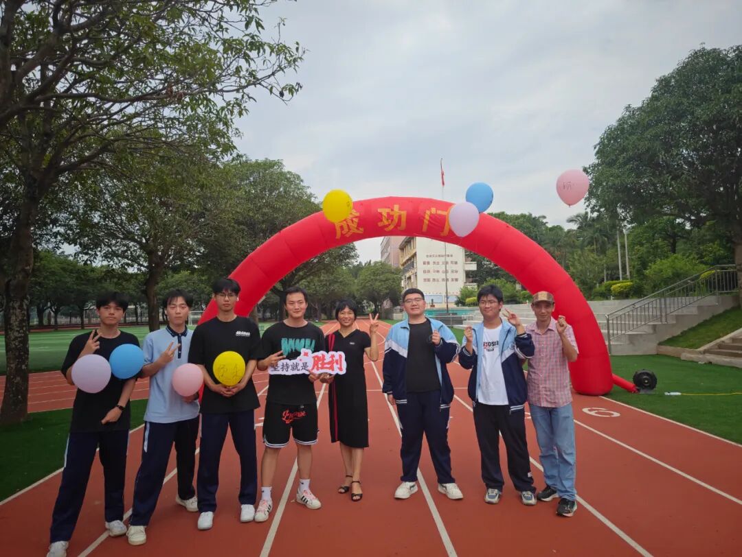 十八而志,大任始承——福清东张中学2024届高三成人礼活动
