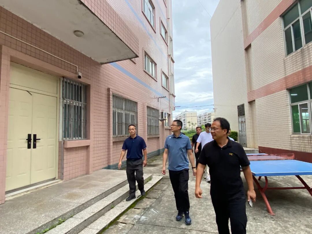 东张镇镇长到福清东张中学走访调研