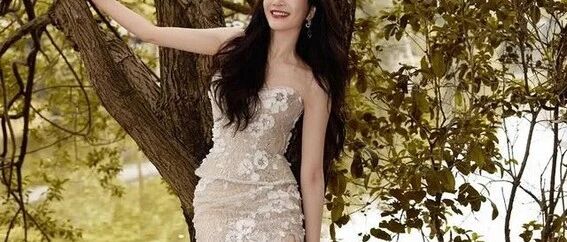 江疏影  真敢穿!齐肩拖尾透视裙造型惊艳,网友直呼太美了.