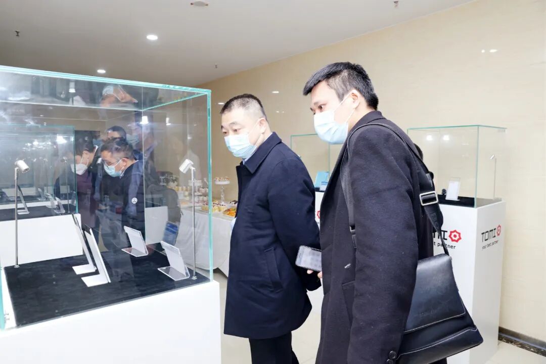 成都科创投集团、华合资本、拓米集团、香投集团举行成都拓米双都光电有限公司股权投资签约仪式的图6