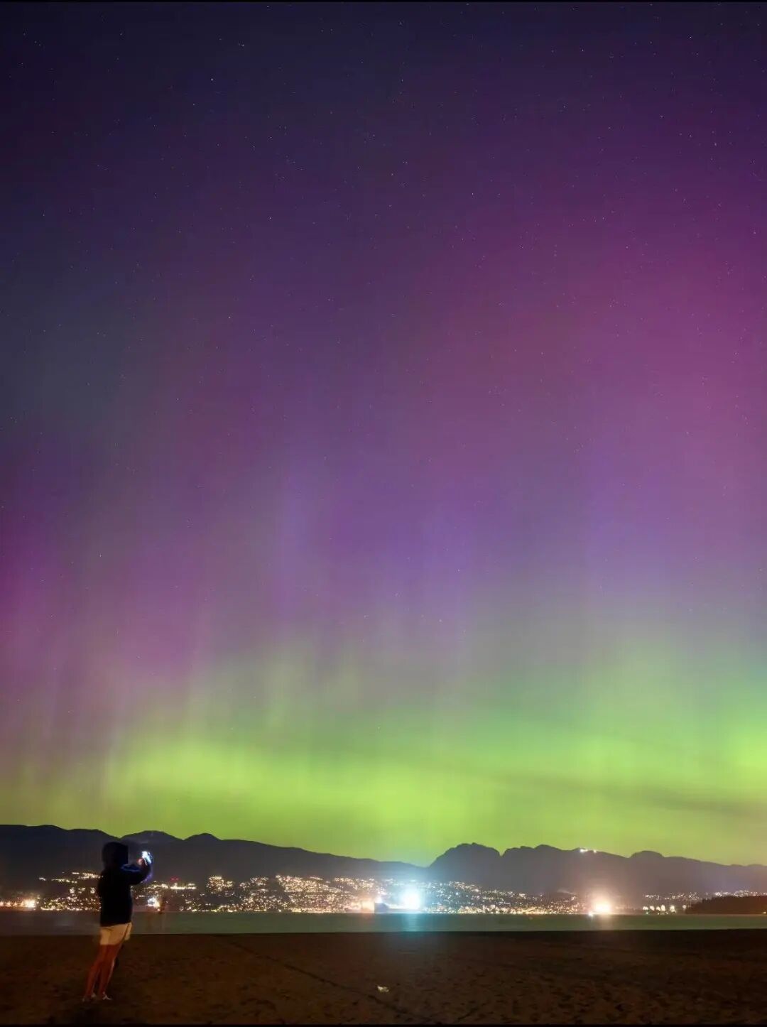 就在今晚! 绝美极光再临温哥华,大批华人追梦-新闻中心-温哥华港湾（电脑版）, image size:1080x1446