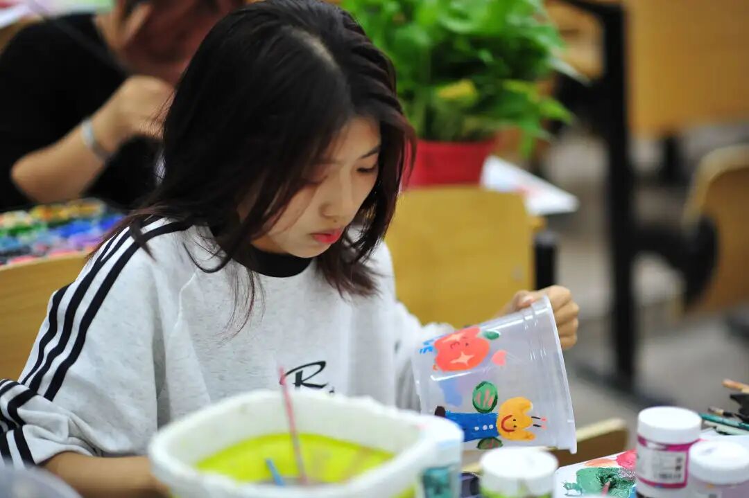 “满满艺术心，浓浓敬老情”  